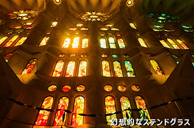 日本語ガイドが内部をご案内