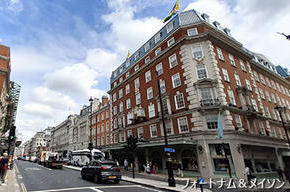 ロンドンの老舗百貨店フォートナム＆メイソンの外観イメージ