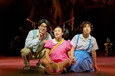 ロイヤル・シェイクスピア・カンパニー(RSC)が世界で初めて舞台化した「となりのトトロ」