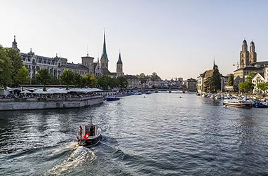 【チューリッヒ発】市内観光＆チョコレートミュージアム＋湖クルーズ日帰りツアー（英語ガイド）